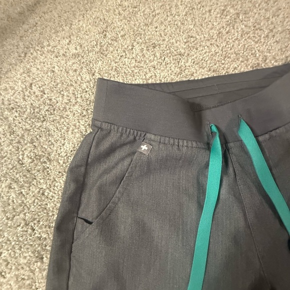 FIGS Technical Collection Straight-Leg Gray Teal Scrub Pants – XS - Picture 4 of 11